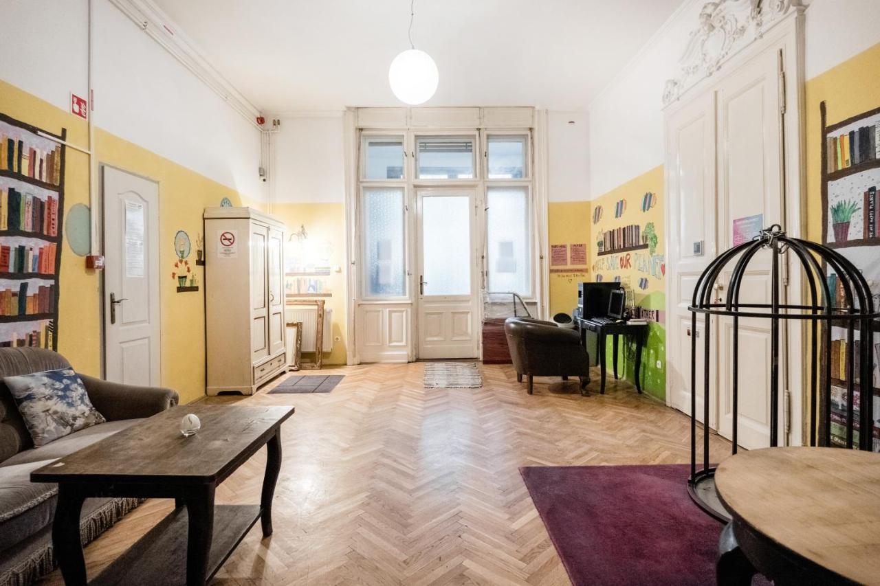 Baroque Hostel & Coworking Budapest Extérieur photo